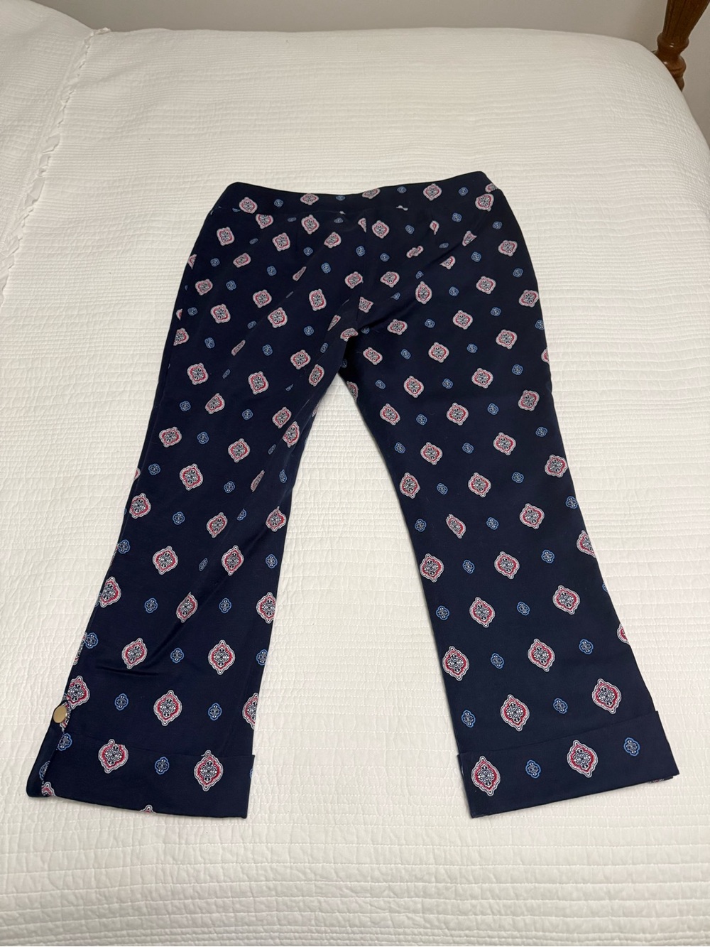 Dana Buchman Slimming Capri Pants Medium Medallion Print Stretch Crop Pants